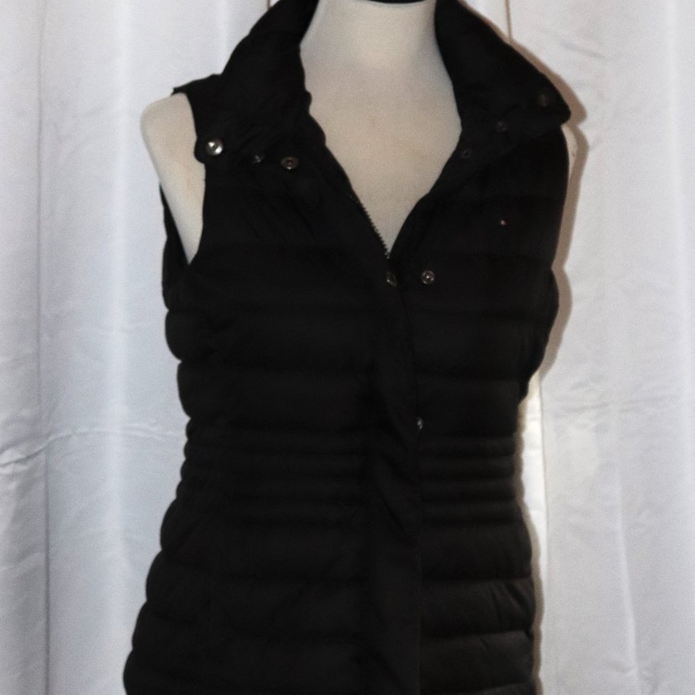 TOMMY HILFIGER BLACK PUFFER VEST SZ SMALL